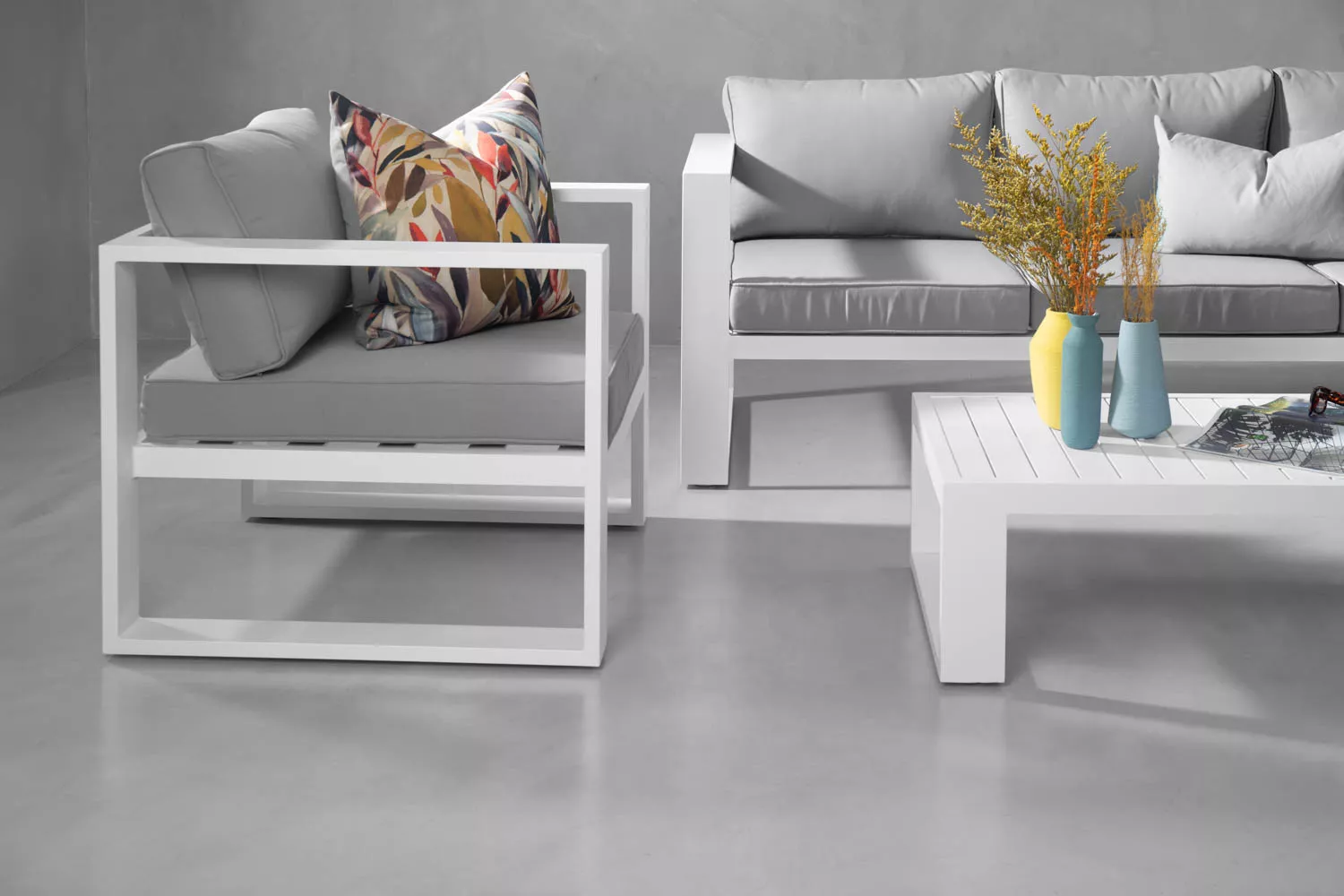 Malibu Patio Lounge Set - white and black - Image 3
